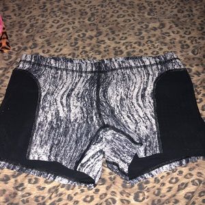 Lululemon shorts/4